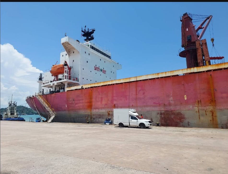 Delivery vehicle alongside a cargo vessel during a VEGGENCY provision delivery